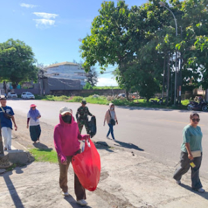 Kerja Bhakti Serentak Babinsa Warga Jaga Kebersihan