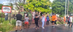 Koramil Kupang Bersama Warga Bersihkan TPS Pasir Panjang