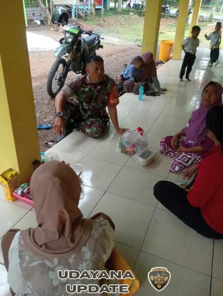 Babinsa Lamusung Komsos Bersama Kader Posyandu Bahas Program MBG