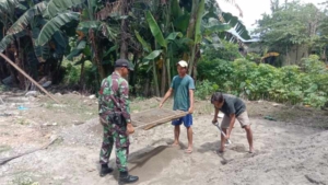 Wujud Sinergitas TNI dan Rakyat, Babinsa Turun Langsung Karya Bakti