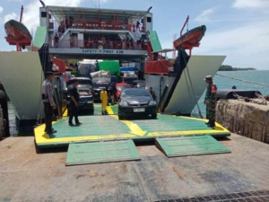 Babinsa Amankan Kedatangan KM Garda Maritim 3 di Pelabuhan ASDP Pantai Baru