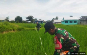 ‎Danramil 1607-03/Ropang Pimpin Peninjauan Lahan KDKMP, Babinsa Lakukan Pengukuran Detail