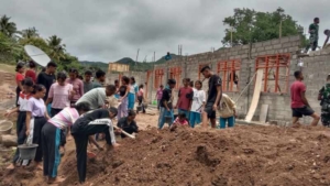 Program TMMD Kodim 1618/TTU Percepat Progres Pembangunan 4 Ruang Kelas, Pelajar Turun Tangan di Hari Libur