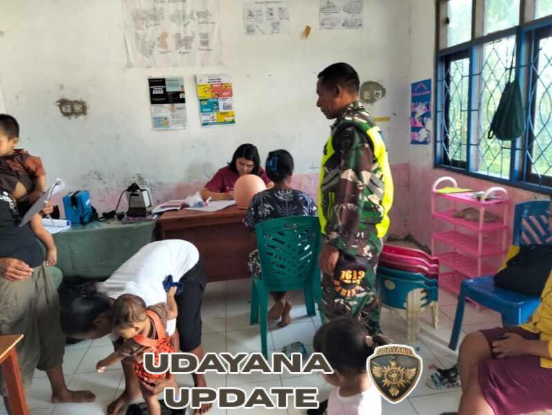 Babinsa Koramil 01/Loli Dampingi Kegiatan Posyandu di Desa Puu Mawo