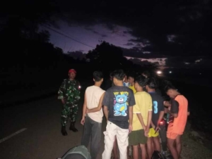 Koramil 1614-03/Hu’u Gelar Patroli Ronda Malam di Dusun Mamboa