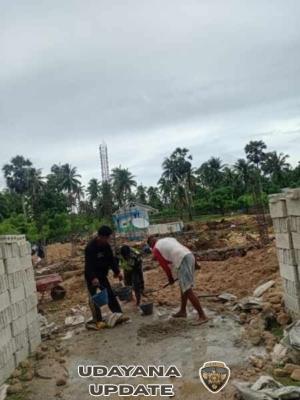 Babinsa Koramil 1627-03/Batutua Lanjutkan Pengawasan Pembangunan KDKMP Oebatu