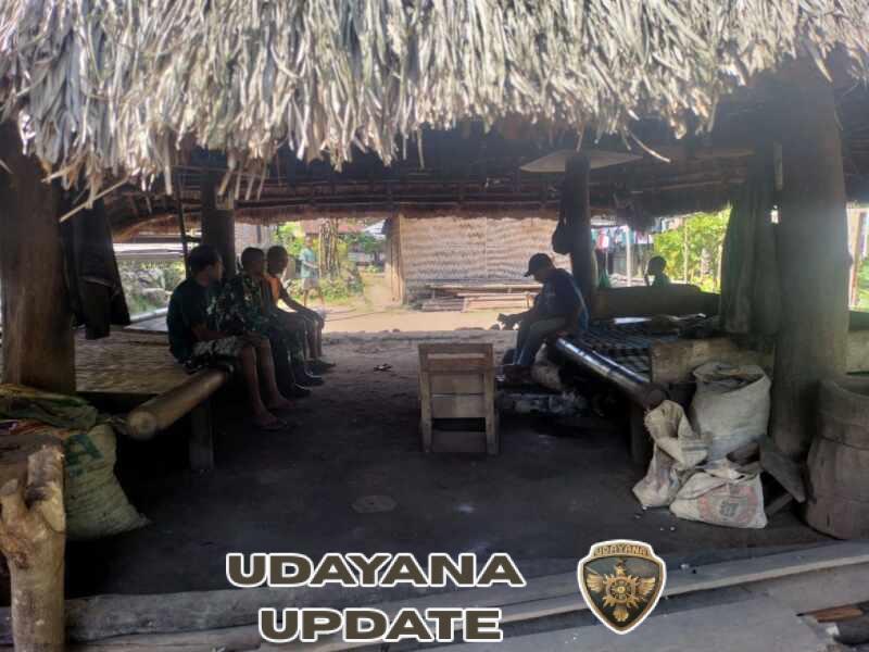 Babinsa Alor Selatan Imbau Warga Waspada di Musim Hujan