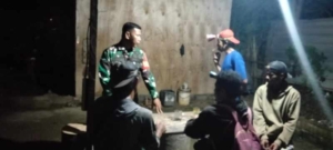 Babinsa Lepadi Gelar Patroli Malam, Imbau Remaja Tak Main Petasan Saat Tarawih