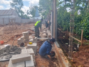 Babinsa Koramil 01/Loli Pantau Pembangunan Koperasi Desa Merah Putih