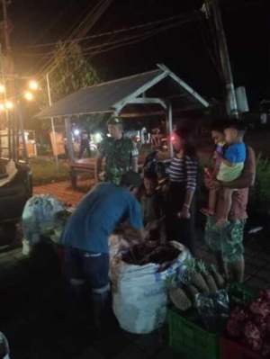 Serda Abdul Rahman Gelar Patroli Malam, Koramil 1628-02/Sekongkang Pastikan Wilayah Aman dan Kondusif
