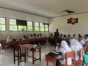 Babinsa Belo Dampingi Program Makan Bergizi Gratis di MTS Al-Qalam Jereweh