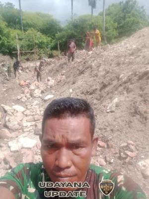 Babinsa Koramil 1627-01/Ba’a Monitoring Pembangunan KDKMP di Desa Baadale