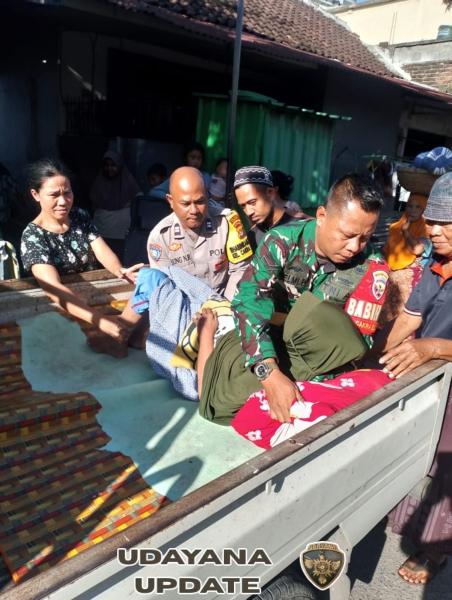 Babinsa Cakra Selatan Antar Lansia Lumpuh Jalani Terapi