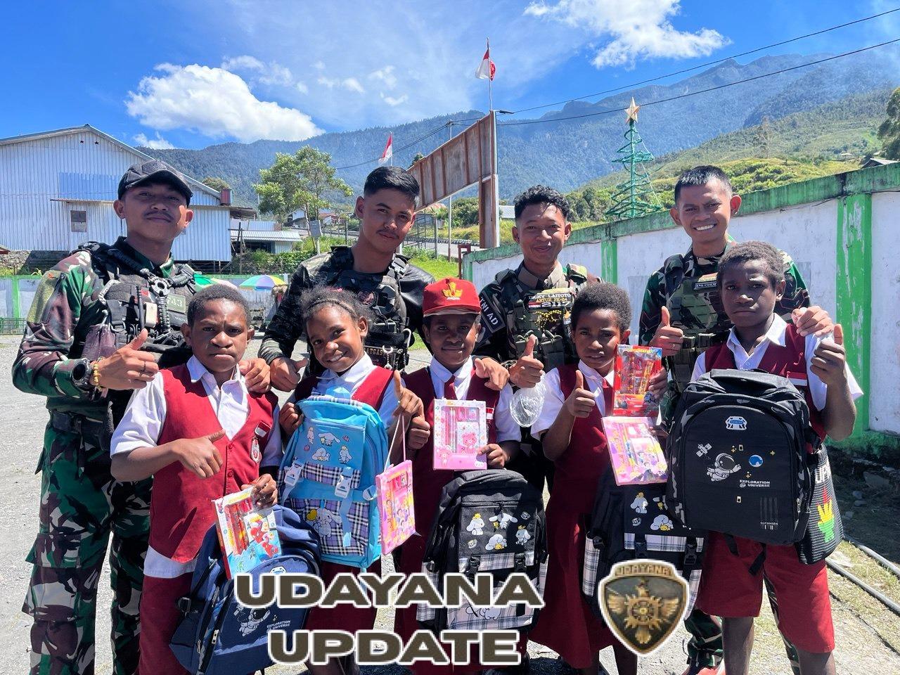 Satgas Yonif 743/PSY Bagikan Perlengkapan Sekolah bagi Anak-anak di Kampung Pruleme