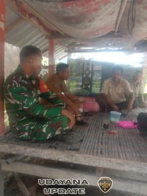 Babinsa Air Suning Perkuat Sinergitas TNI–Polri Lewat Komsos Bersama Warga