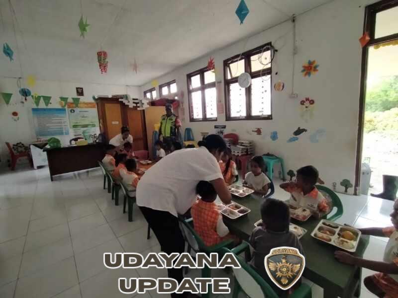 Babinsa Koramil 01/Loli Monitoring Penyaluran MBG di Desa Ubu Raya