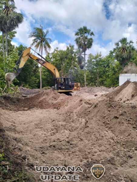 Babinsa Serda Joni Ludji Monitoring Pekerjaan Pembersihan KDKMP di Desa Oematamboli