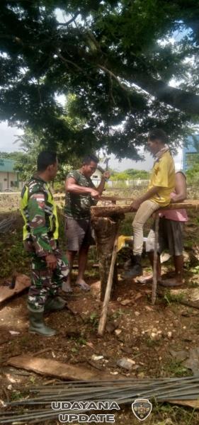 Babinsa Koramil 1627-03/Batutua Dampingi Pembuatan Besi Cakar Ayam KDKMP Desa Saindule