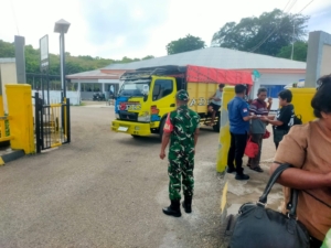 Babinsa Koramil 1627-02/PB Amankan Keberangkatan KMP Garda Maritim 3