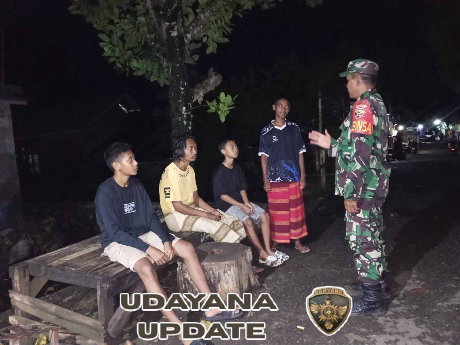 Babinsa Kampasi Meci Laksanakan Patroli dan Anjangsana, Jaga Kamtibmas Wilayah Manggelewa