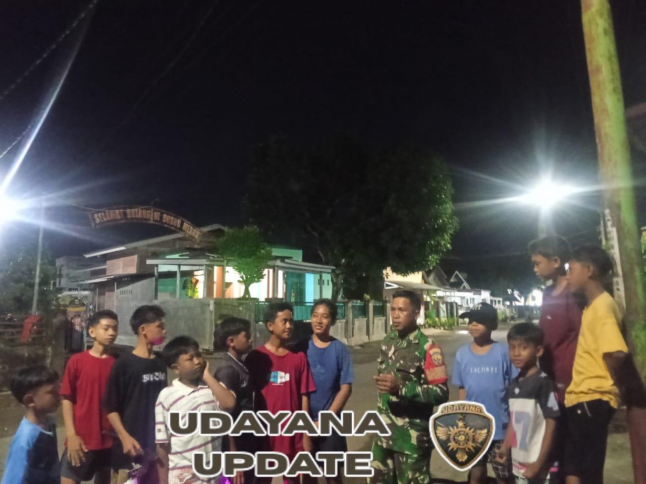 Babinsa Jereweh Patroli Malam, Ingatkan Pemuda Jaga Keamanan Lingkungan