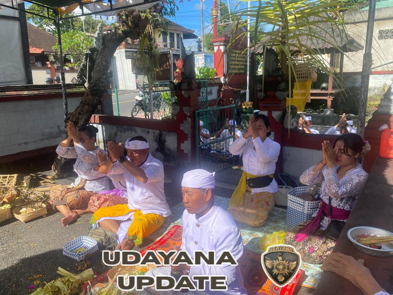 Keluarga Besar Koramil Banjarangkan Gelar Persembahyangan Bersama