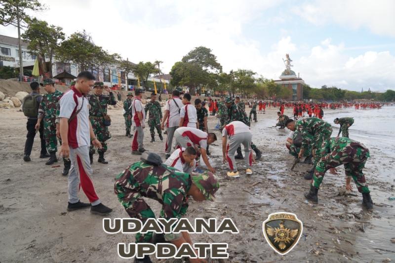 Kodam IX/Udayana Menggelar Karya Bakti Terpadu Pembersihan Sampah Laut Wilayah Bali