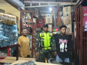 ‎Lewat Patroli Malam, Koramil Ropang Ajak Warga Lebih Peduli Keselamatan