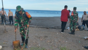 Koramil 1609-06 Banjar Bersama Unsur Forkopimcam Gelar Aksi Bersih Pantai di Temukus
