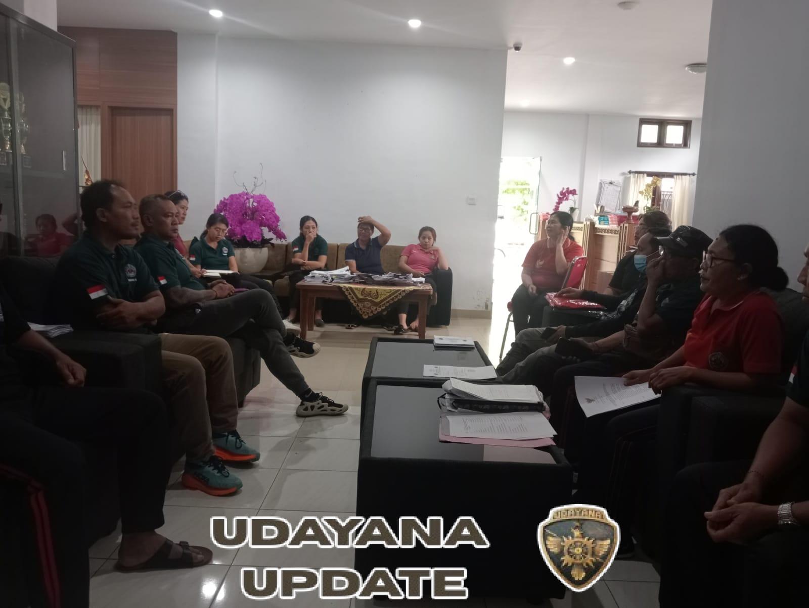 Perkuat Sinergi Wilayah, Babinsa Singapadu Tengah Koordinasi Program Desa dan Kesiapsiagaan Bencana