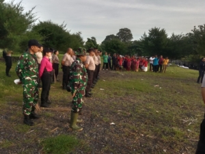 TNI Polri Di Banjarangkan Kerja Bakti Bersih Pantai Sidayu