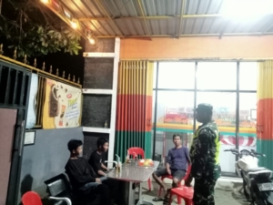 Hadir di Tengah Masyarakat, Koramil Lape Lopok Intensifkan Patroli Keamanan Malam Hari