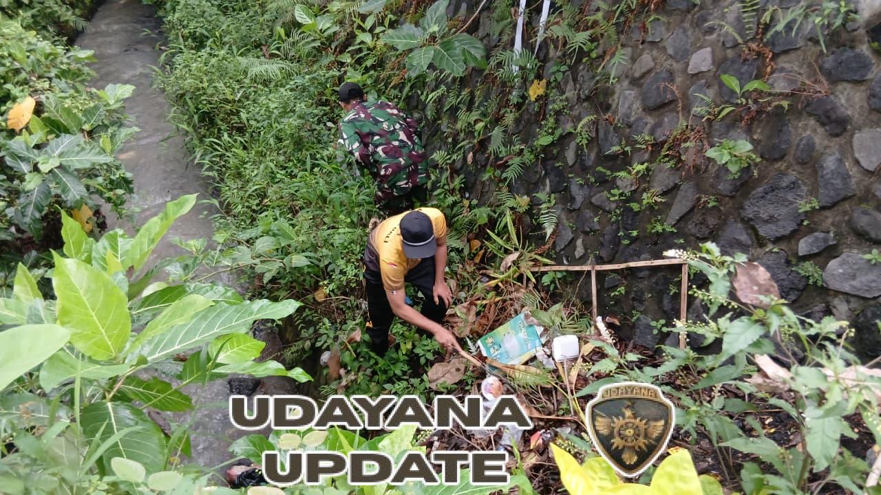 Koramil 1609-05/Sukasada Dukung Gerakan Jumat Bersih di Sungai Bantang Banua
