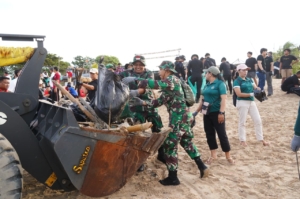 Kodam IX/Udayana Dukung Aksi Bersih Pantai Bali, Wujud Sinergi TNI Jaga Lingkungan dan Pariwisata Nasiona