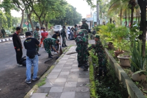 ‎Bersama Menjaga Lingkungan Tetap ASRI, TNI Bersama Mitra Gelar Gotong Royong