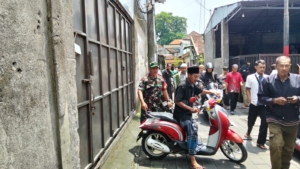 Jaga Keamanan dan Toleransi, Babinsa Bedulu Amankan Sholat Jumat di Masjid Nurul Yaqin