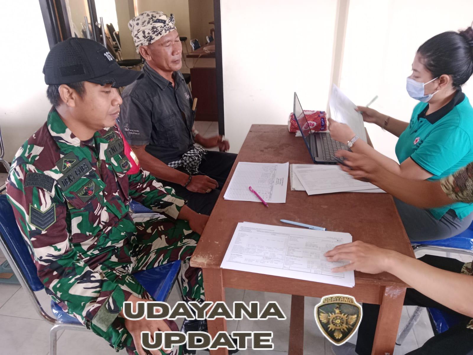 Babinsa Koramil Klungkung Dampingi Donor Darah Di Desa Gelgel