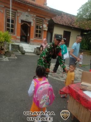 Babinsa Koramil Klungkung Aktif Beri Pendampingan Layanan Kesehatan Di Posyandu Balita