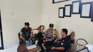 Babinsa dan Bhabinkamtibmas Bunutin Komsos di SPBU, Tingkatkan Sinergi Kamtibmas