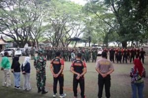 ‎TNI-Polri Bersama Pemda Sumbawa Gaungkan Gerakan Indonesia ASRI di Pesisir Pantai