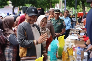 ‎Kasdim 1607/Sumbawa Hadiri Gerakan Pangan Murah, Wujud Sinergi Jaga Stabilitas Harga di Sumbawa