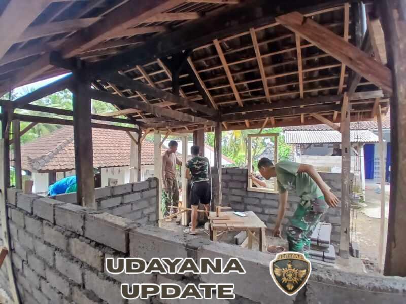 Akselerasi TMMD Ke-127: Kodim 1617/Jembrana Fokus Rampungkan Renovasi Rumah Layak Huni di Desa Penyaringan.