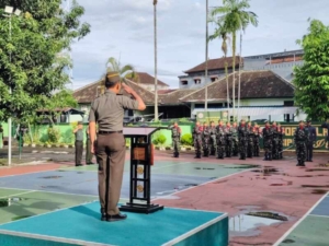 Danramil Nusa Penida Pimpin Upacara 17 an Bulan Pebruari 2026