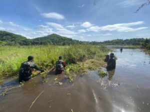 Kodim 1623/Karangasem Lanjutkan Pembersihan Danau Yeh Malet Hari ke-19 di Desa Antiga Kelod