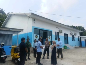Babinsa Koramil 1609-05/Sukasada Dampingi Survey BGN di Lokasi Pembangunan SPPG Tegallinggah