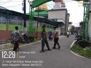 Babinsa Banjar Anyar Amankan Sholat Jumat, Wujud Sinergi TNI dan Masyarakat Jaga Kekhusyukan Ibadah