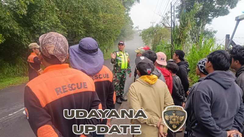 Babinsa Koramil 1609-05/Sukasada Kawal Penebangan Pohon Rawan Tumbang di Wanagiri*