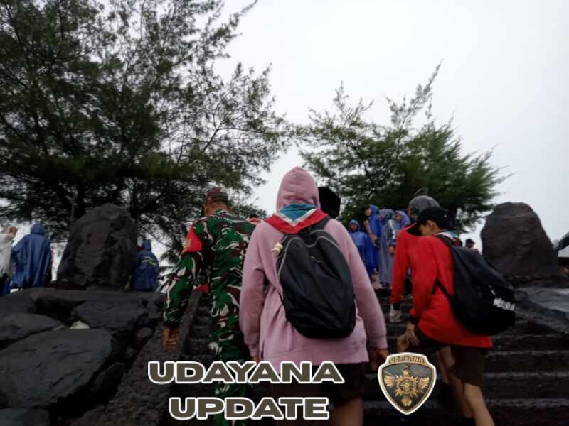Babinsa Medahan Dukung Aksi Bersih Pantai Masceti, Wujud Nyata Kepedulian Lingkungan