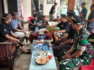 Dandim Gianyar Dampingi Pangdam IX/Udayana Melayat, Wujud Empati TNI kepada Keluarga Prajurit
