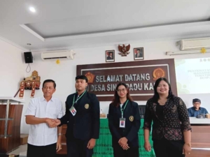 Babinsa Singapadu Kaler Sambut Mahasiswa KKN Unmas, Perkuat Sinergi Pendidikan dan Pembangunan Desa